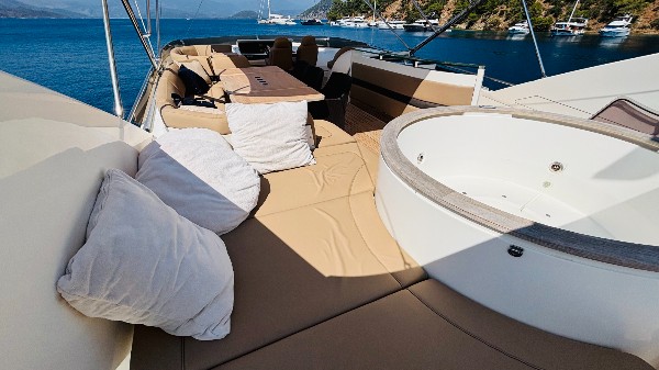 2009 PRINCESS 85