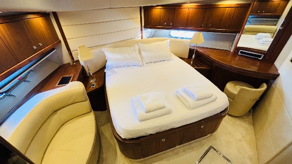 2010 SUNSEEKER MANHATTAN 70