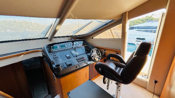 2010 SUNSEEKER MANHATTAN 70