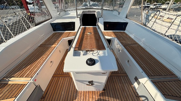2022 BENETEAU OCEANIS 51.1