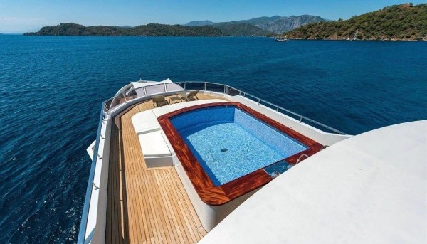 2010/2023 MOTOR YACHT 46 M