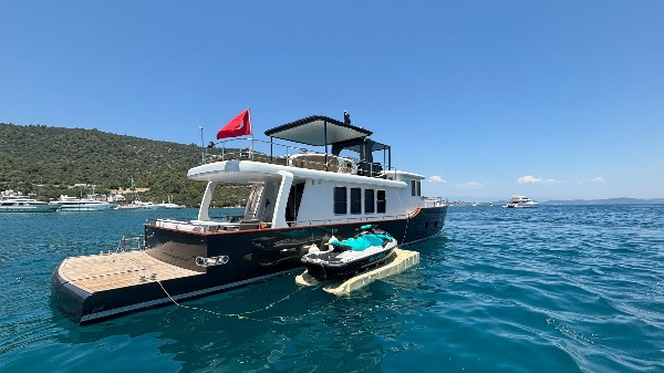 2014 CUSTOM STEEL TRAWLER 21M