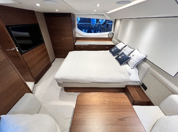 2021 PRINCESS F55