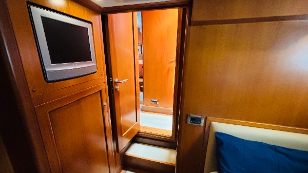 2008 TRADER 64 