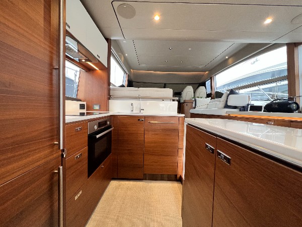 2021 PRINCESS F55