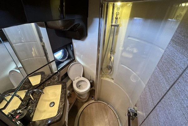 2010 AZIMUT 70
