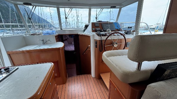 2009 BENETEAU SWIFT TRAWLER 42