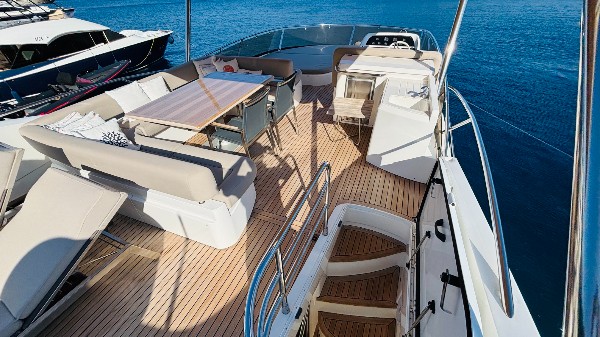 2010 SUNSEEKER MANHATTAN 70