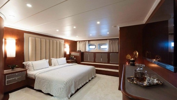 2010/2023 MOTOR YACHT 46 M