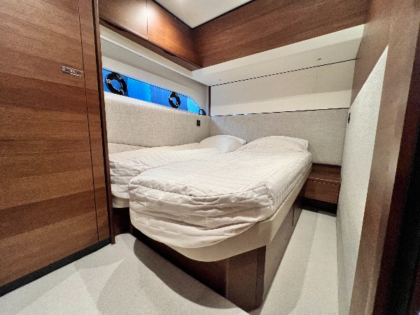2021 PRINCESS F55