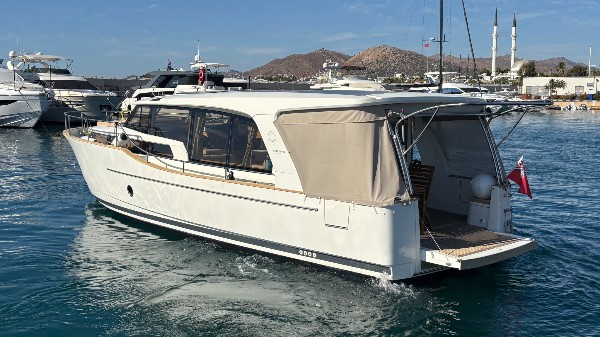 2023 GREENLINE 40 HYBRID