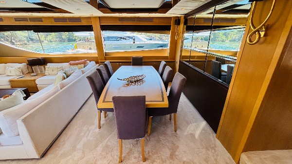 2009 PRINCESS 85