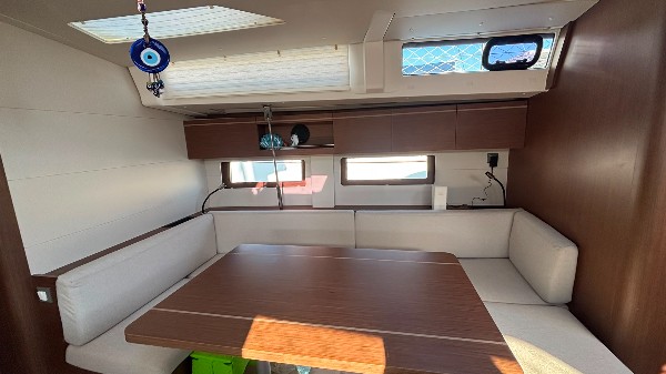 2022 BENETEAU OCEANIS 51.1