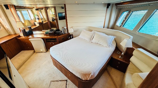 2010 SUNSEEKER MANHATTAN 70