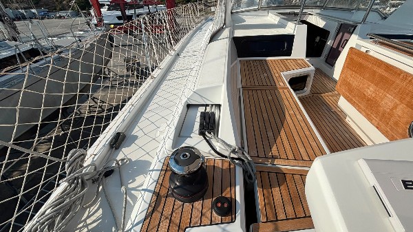 2022 BENETEAU OCEANIS 51.1