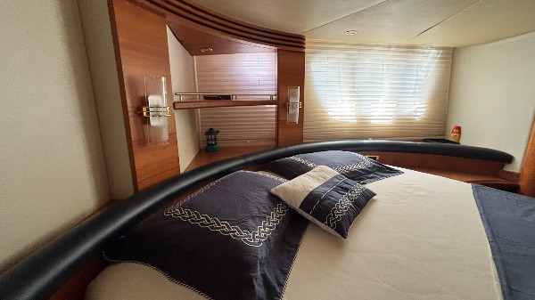 2006 AZIMUT 55 E