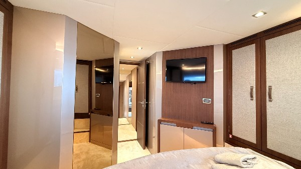 2020 MONTE CARLO YACHTS 80