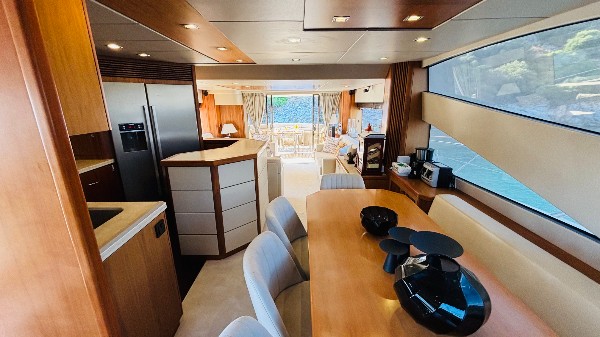 2010 SUNSEEKER MANHATTAN 70