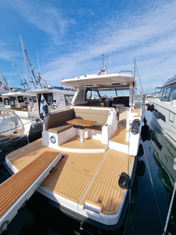 AQUADOR BOATS 400 HT