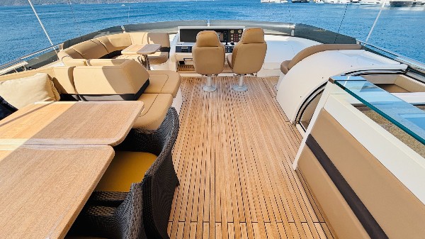 2009 PRINCESS 85