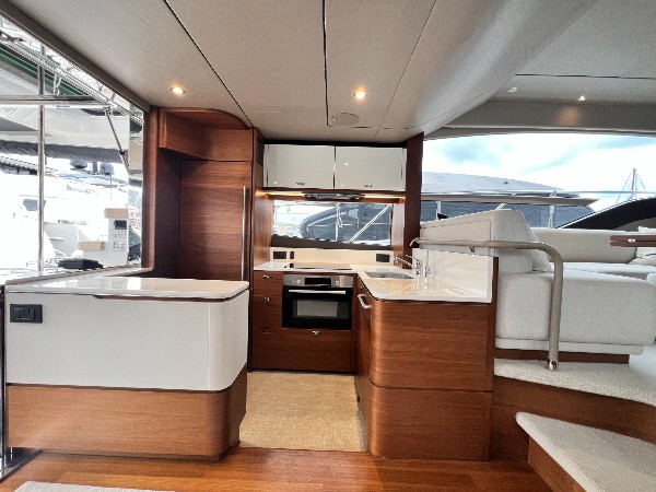 2021 PRINCESS F55