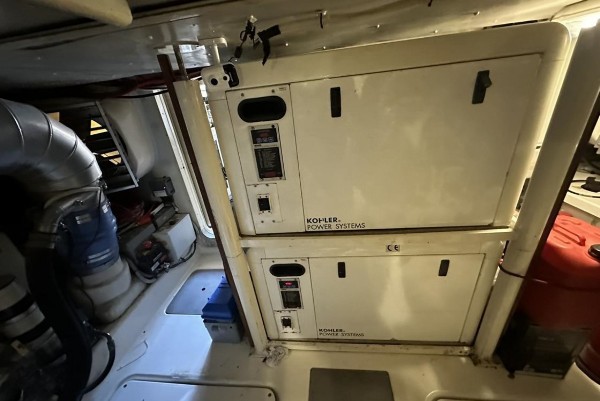 2010 AZIMUT 70