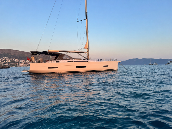 2021 DUFOUR 530