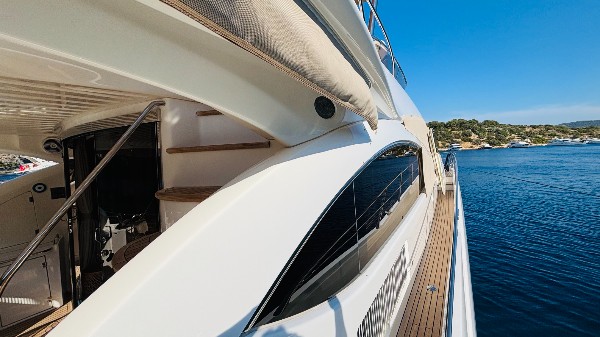 2010 SUNSEEKER MANHATTAN 70