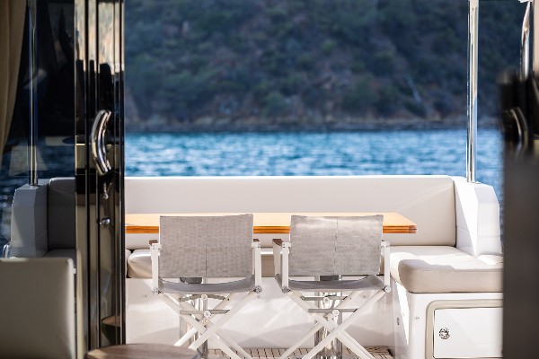 2020 AZIMUT 66 FLY