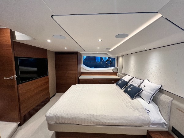 2021 PRINCESS F55