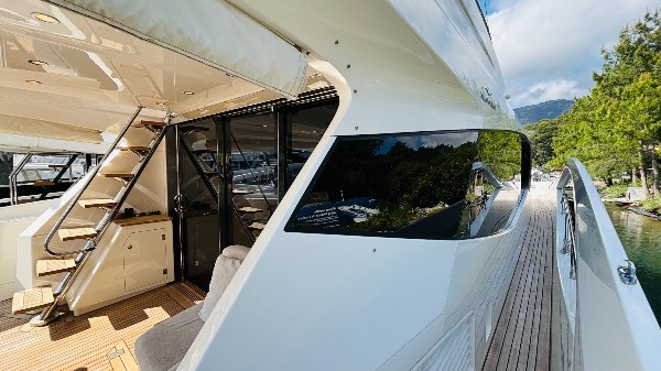 2017 NUMARINE 62 FLY