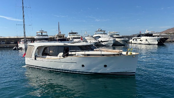 2023 GREENLINE 40 HYBRID