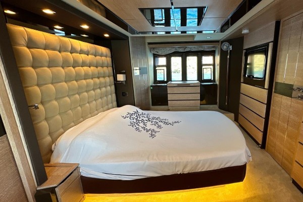 2010 AZIMUT 70