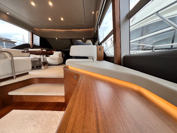 2021 PRINCESS F55