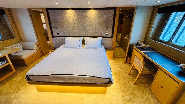 2009 PRINCESS 85