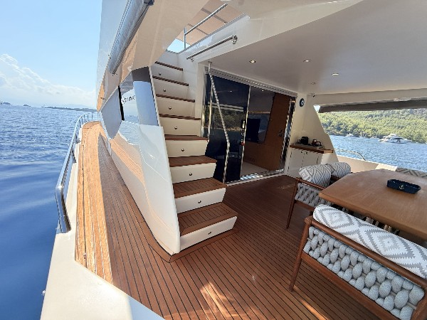 2010 NUMARINE 78 FLY