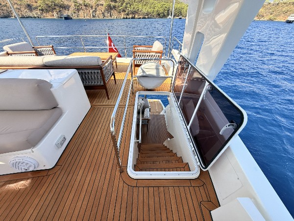 2010 NUMARINE 78 FLY