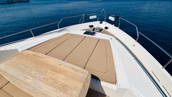 2009 PRINCESS 85