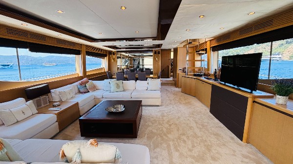 2009 PRINCESS 85