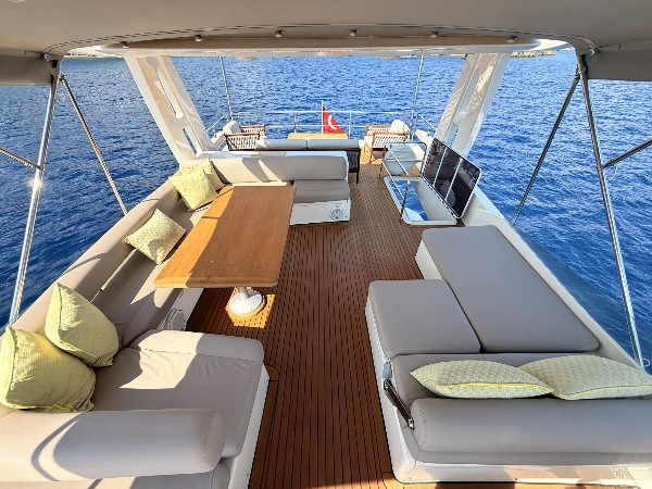 2010 NUMARINE 78 FLY