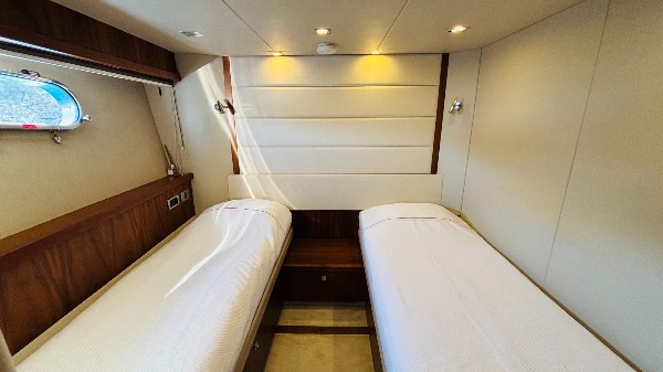 2010 SUNSEEKER MANHATTAN 70