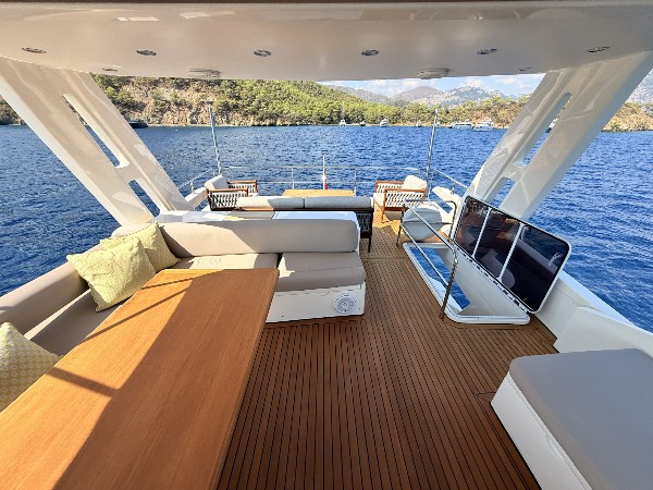 2010 NUMARINE 78 FLY