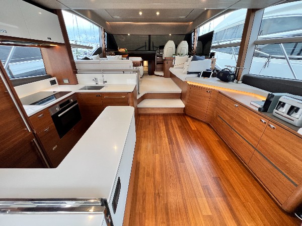 2021 PRINCESS F55