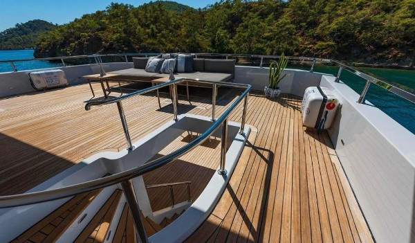 2010/2023 MOTOR YACHT 46 M