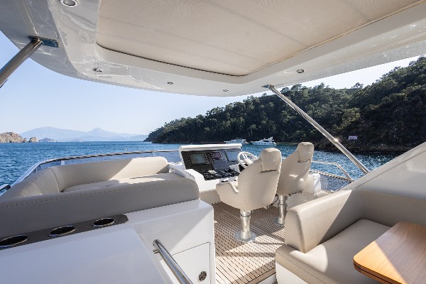 2020 AZIMUT 66 FLY
