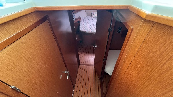 2009 BENETEAU SWIFT TRAWLER 42