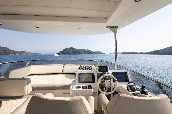 2021 AZIMUT MAGELLANO 66