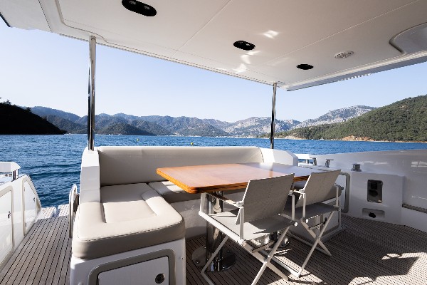 2020 AZIMUT 66 FLY