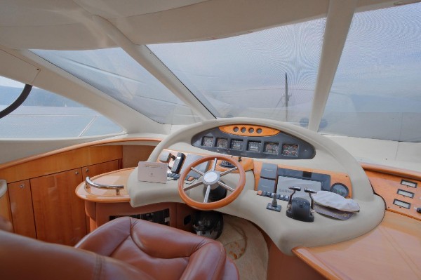 2004/2022 AZIMUT FLY 55 17.5 M