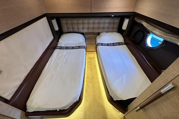 2010 AZIMUT 70